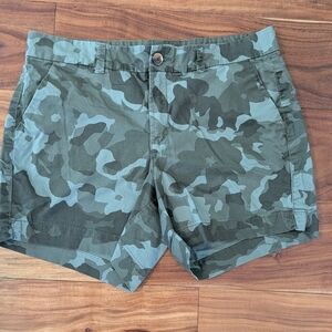 Old Navy Everyday Mid Rise Shorts Size 10 ❤️